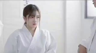 北京嫩模瑤瑤的可愛閨蜜友情演出，見識什麼叫高潮潮噴，花園式的井噴觀賞！